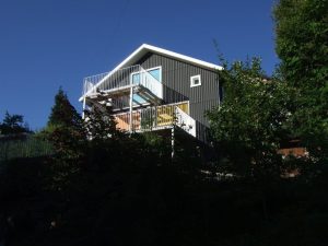 Modern Hillside Retreat